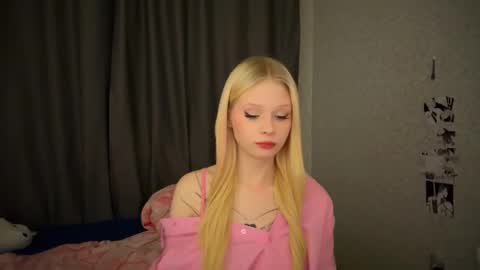 Snapshot of sweetielis chatting on January 19, 2:06 pm sweetie Lisa3 online show from January 19, 2:06 pm