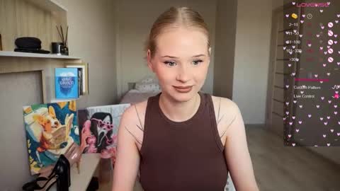 Snapshot of sweetielis chatting on October 21, 9:54 am sweetie Lisa3 online show from October 21, 9:54 am
