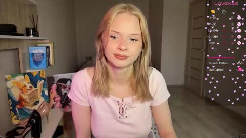 Snapshot of sweetielis chatting on October 22, 7:52 am sweetie Lisa3 online show from October 22, 7:52 am