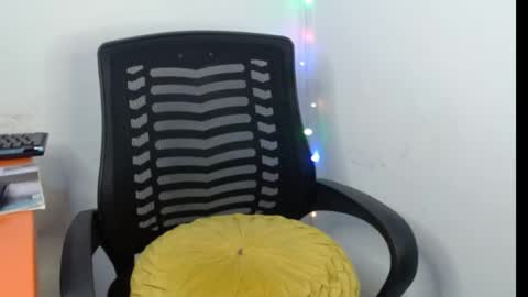 zuri online show from April 13, 10:59 pm