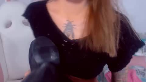 Snapshot of sweetkatik chatting on December 30, 3:35 pm karen online show from December 30, 3:35 pm