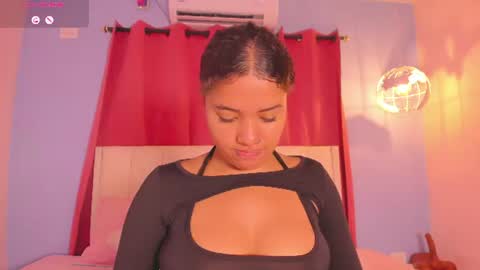 Snapshot of sweetkimmie_ chatting on June 10, 1:43 pm Isabel online show from June 10, 1:43 pm