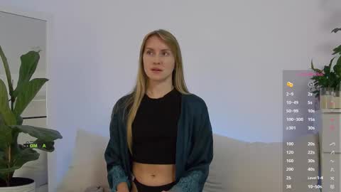 SweetKira1 online show from September 24, 1:36 pm