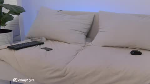 SweetKira1 online show from October 23, 6:45 am