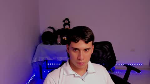 Snapshot of sweetlian_04 chatting on December 9, 8:55 am Lian online show from December 9, 8:55 am