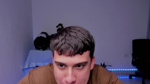 Snapshot of sweetlian_04 chatting on December 13, 3:38 am Lian online show from December 13, 3:38 am