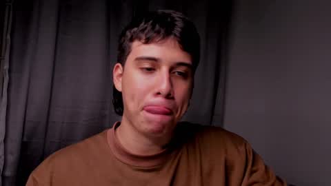 Snapshot of sweetlian_04 chatting on December 14, 4:12 am Lian online show from December 14, 4:12 am