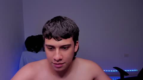 Snapshot of sweetlian_04 chatting on December 21, 1:36 am Lian online show from December 21, 1:36 am