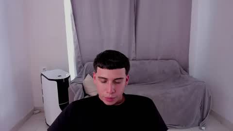 Snapshot of sweetlian_04 chatting on February 15, 10:10 pm Lian online show from February 15, 10:10 pm