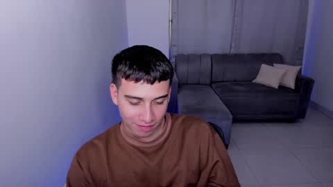 Snapshot of sweetlian_04 chatting on March 10, 5:54 am Lian online show from March 10, 5:54 am