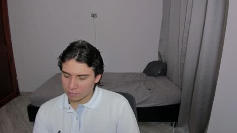 Snapshot of sweetlian_04 chatting on October 8, 7:11 pm Lian online show from October 8, 7:11 pm