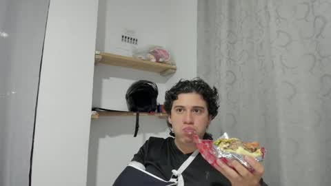 Snapshot of sweetlian_04 chatting on October 14, 2:01 am Lian online show from October 14, 2:01 am