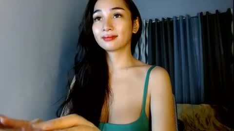 Snapshot of sweetlilly_18 chatting on July 19, 1:53 am Lilly online show from July 19, 1:53 am
