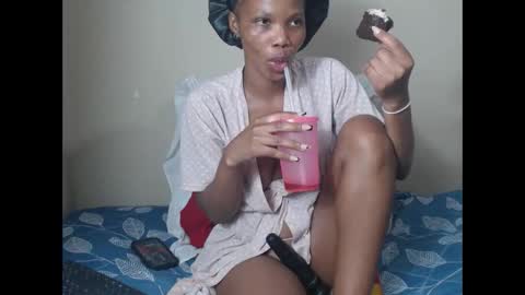 sweetlipss_ online show from December 5, 7:10 pm