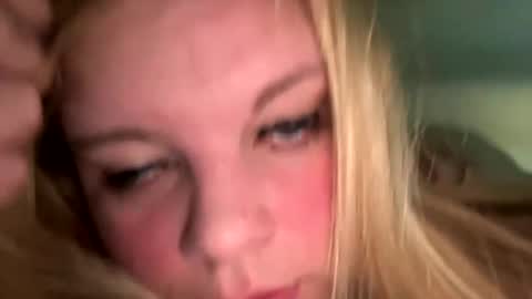 Lisa  online show from January 22, 1:32 pm