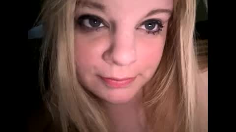 Snapshot of sweetlisa92 chatting on May 16, 11:42 am Lisa online show from May 16, 11:42 am