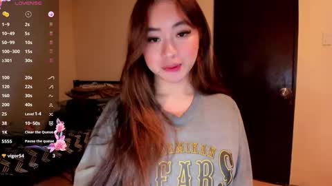 Snapshot of sweetlovepinay04 chatting on May 10, 3:17 pm Zoe online show from May 10, 3:17 pm