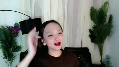 Snapshot of sweetlunarose chatting on April 19, 3:22 pm lilcherry online show from April 19, 3:22 pm