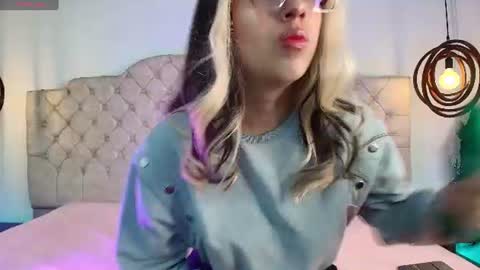 Snapshot of sweetlyundone chatting on June 10, 7:46 pm sweetlyundone online show from June 10, 7:46 pm