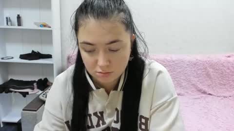 Snapshot of sweetmarylove chatting on December 10, 9:23 am sweetmarylove online show from December 10, 9:23 am