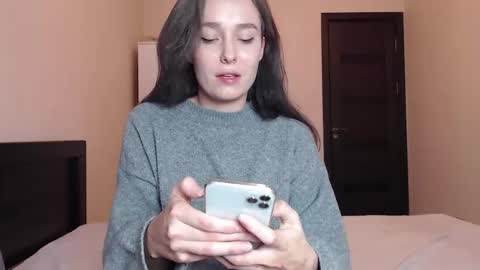 Mia online show from January 6, 12:42 pm