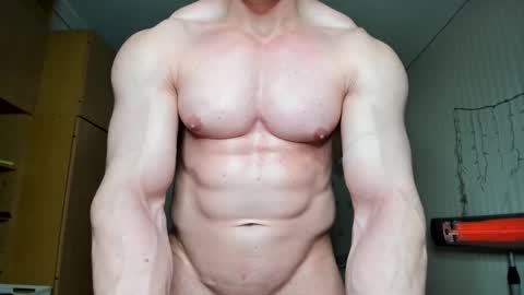 Snapshot of sweetmuscles_boy chatting on January 8, 4:11 pm Lorenzo online show from January 8, 4:11 pm