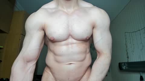 Snapshot of sweetmuscles_boy chatting on January 9, 3:01 pm Lorenzo online show from January 9, 3:01 pm