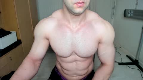 Snapshot of sweetmuscles_boy chatting on January 16, 6:25 am Lorenzo online show from January 16, 6:25 am