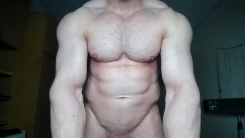 Snapshot of sweetmuscles_boy chatting on January 29, 3:47 pm Lorenzo online show from January 29, 3:47 pm