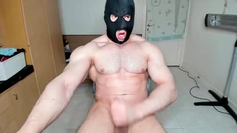 Snapshot of sweetmuscles_boy chatting on January 30, 4:37 am Lorenzo online show from January 30, 4:37 am