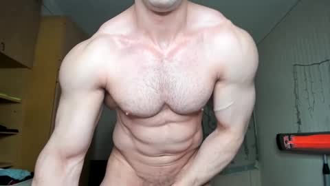 Snapshot of sweetmuscles_boy chatting on January 31, 9:05 am Lorenzo online show from January 31, 9:05 am