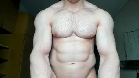 Snapshot of sweetmuscles_boy chatting on February 4, 6:14 am Lorenzo online show from February 4, 6:14 am