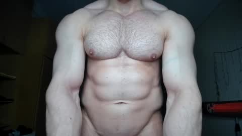 Snapshot of sweetmuscles_boy chatting on February 5, 5:31 pm Lorenzo online show from February 5, 5:31 pm