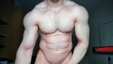 Snapshot of sweetmuscles_boy chatting on February 6, 5:14 am Lorenzo online show from February 6, 5:14 am