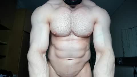 Snapshot of sweetmuscles_boy chatting on February 6, 7:07 pm Lorenzo online show from February 6, 7:07 pm