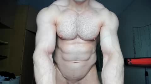 Snapshot of sweetmuscles_boy chatting on February 7, 5:10 am Lorenzo online show from February 7, 5:10 am