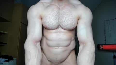 Snapshot of sweetmuscles_boy chatting on February 7, 8:11 am Lorenzo online show from February 7, 8:11 am