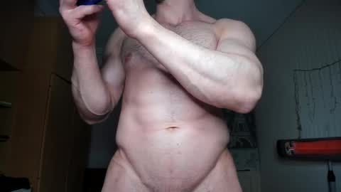 Snapshot of sweetmuscles_boy chatting on February 11, 6:44 pm Lorenzo online show from February 11, 6:44 pm