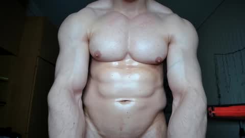 Snapshot of sweetmuscles_boy chatting on February 14, 8:31 am Lorenzo online show from February 14, 8:31 am