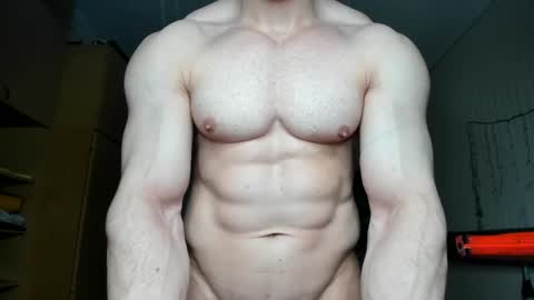 Snapshot of sweetmuscles_boy chatting on February 18, 4:58 am Lorenzo online show from February 18, 4:58 am