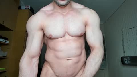 Snapshot of sweetmuscles_boy chatting on March 7, 4:57 am Lorenzo online show from March 7, 4:57 am