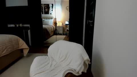 Snapshot of sweetndcrazy chatting on January 15, 10:06 am Nicole online show from January 15, 10:06 am