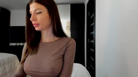 Snapshot of sweetndcrazy chatting on September 30, 6:07 am Nicole online show from September 30, 6:07 am