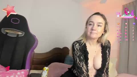 Snapshot of sweetnina_wet chatting on August 1, 10:08 pm Sweetnina online show from August 1, 10:08 pm