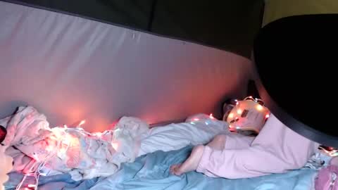 Snapshot of sweetnissapril chatting on December 15, 3:56 am April online show from December 15, 3:56 am