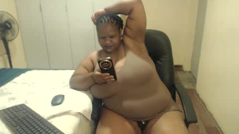 Snapshot of sweetnoziexxx chatting on December 4, 6:06 pm sweetnoziexxx online show from December 4, 6:06 pm