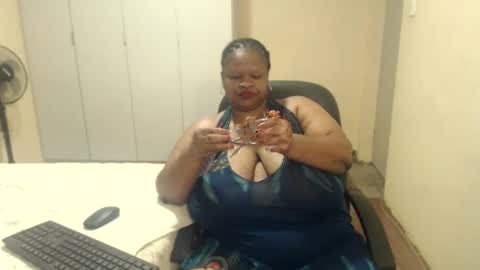 Snapshot of sweetnoziexxx chatting on December 6, 6:39 pm sweetnoziexxx online show from December 6, 6:39 pm