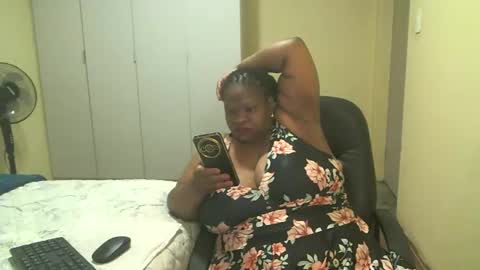 Snapshot of sweetnoziexxx chatting on December 10, 4:56 am sweetnoziexxx online show from December 10, 4:56 am