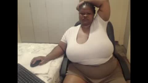 Snapshot of sweetnoziexxx chatting on December 15, 2:37 pm sweetnoziexxx online show from December 15, 2:37 pm