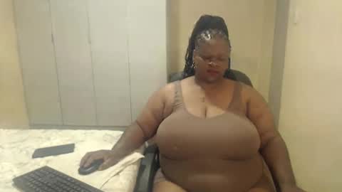 Snapshot of sweetnoziexxx chatting on January 6, 3:53 am sweetnoziexxx online show from January 6, 3:53 am